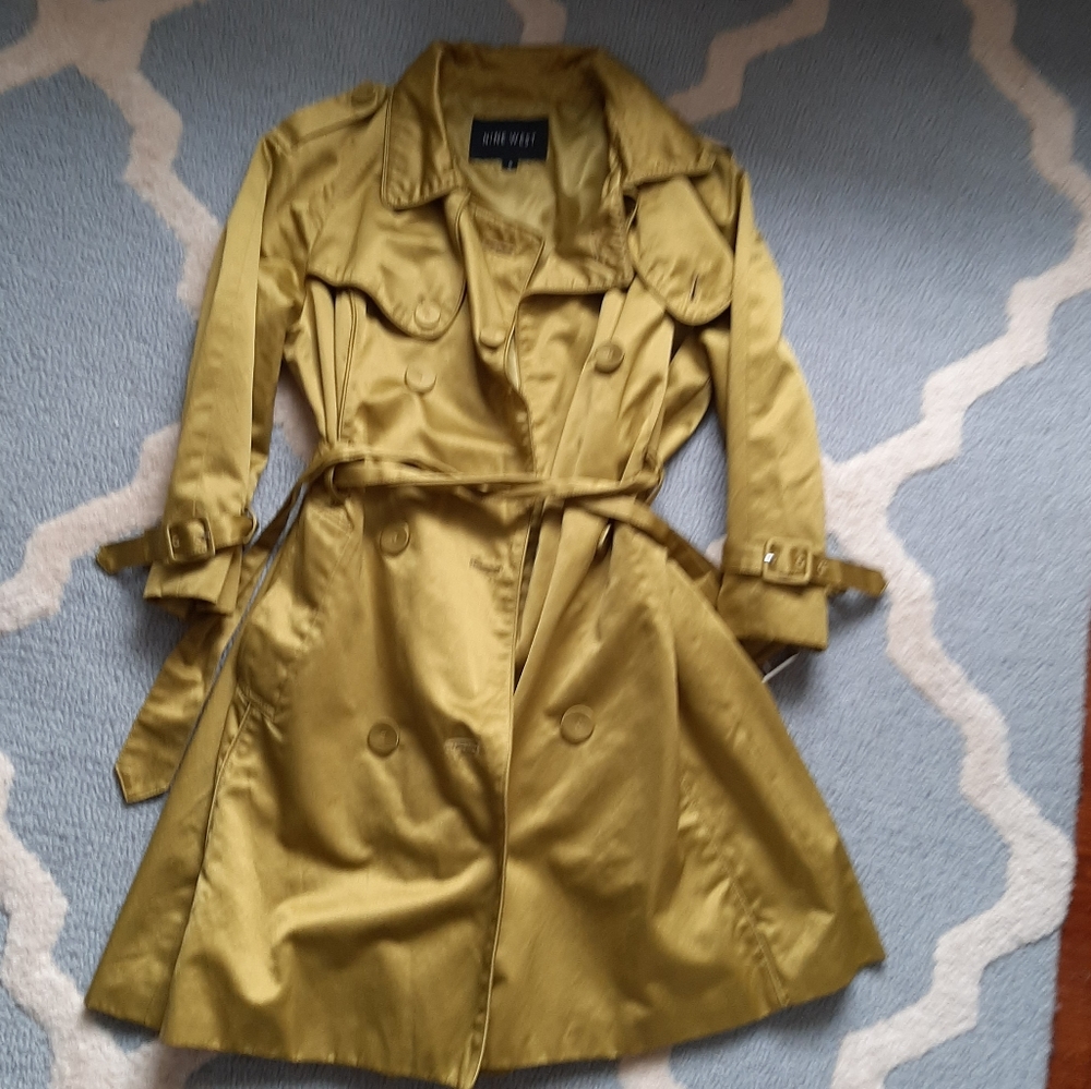 🗽 Nine west Shiny lime trench robe